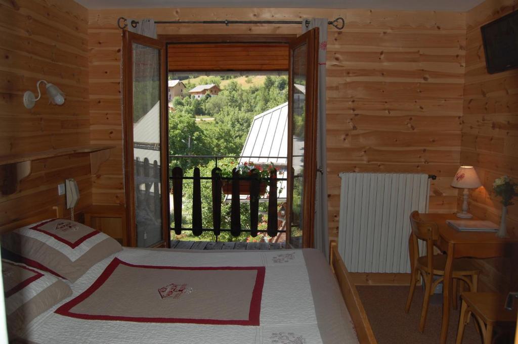 Au Bon Logis Hotel Risoul Værelse billede